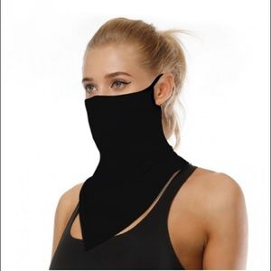 Black gaiter/bandanna/balaclava scarf w/ear loop.
